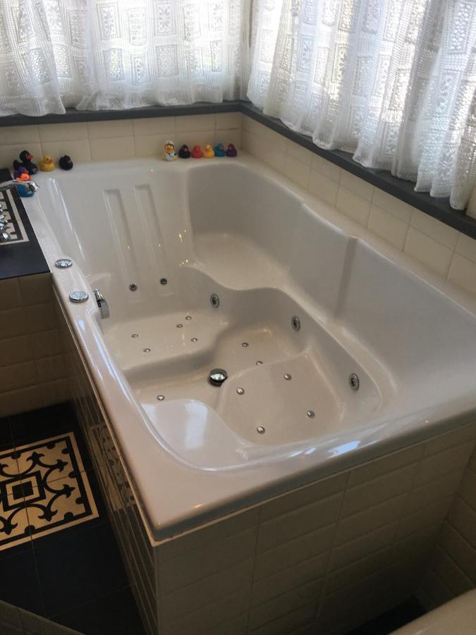 Luc's Place, jaccuzi, waterbed Zoeterwoude Exterior foto